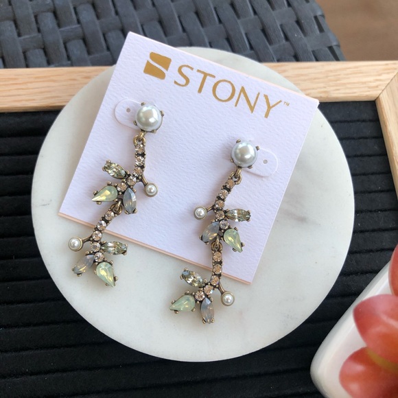 Gorgeous Rhinestone Cascading Earrings - Picture 3 of 17